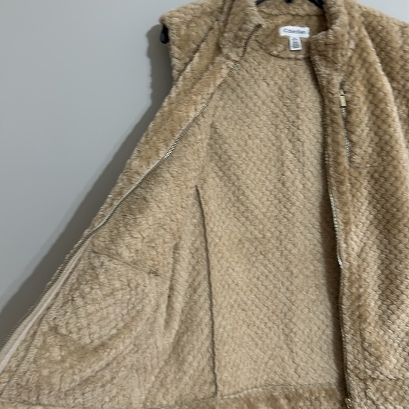 Calvin Klein Womens XL Taupe faux fur zip vest - Picture 3 of 4